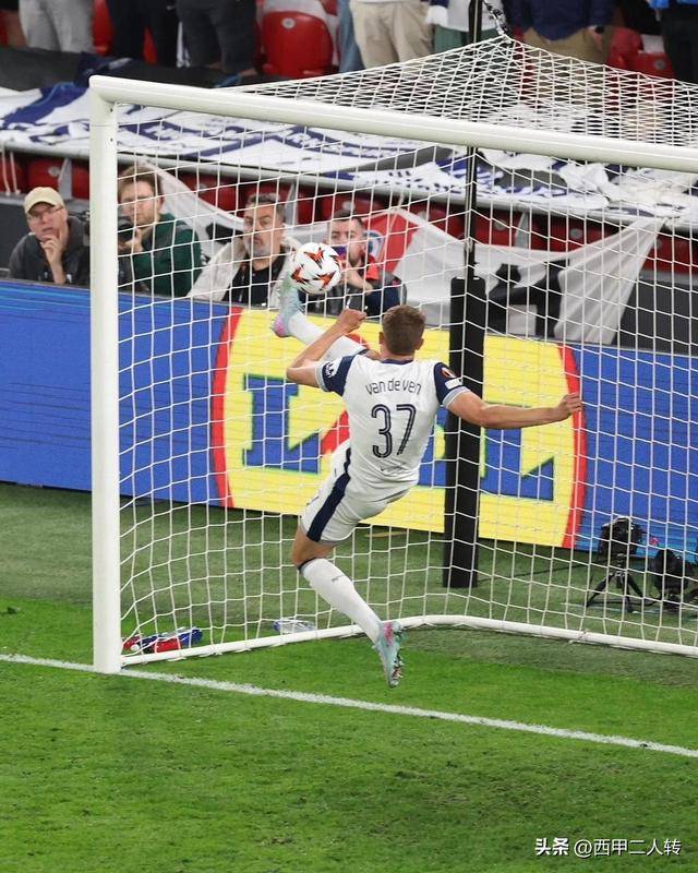 体育-包含重磅！拉齐奥迎意甲关键赛密尔沃基雄鹿门线救险备战NBA总决赛，风云突变尤文图斯清晨调整名单的词条