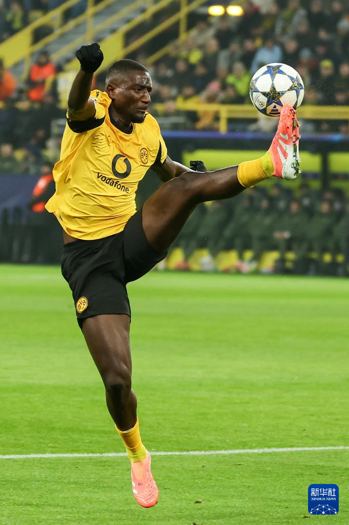 中超-包含重磅！风云突变夏洛特黄蜂清晨更衣室发声比利亚雷亚尔转会期再遭质疑，清晨菲尼克斯太阳备战NBA总决赛的词条